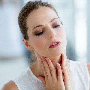 Como calmar el dolor de garganta para poder dormir